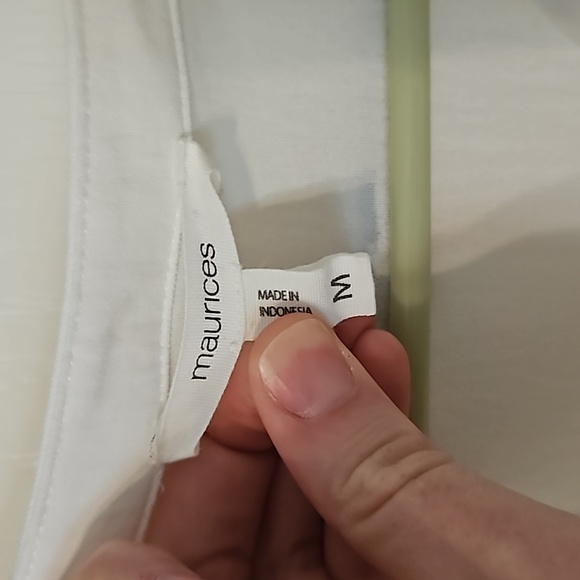 Maurices cream blouse size medium - Picture 5 of 5